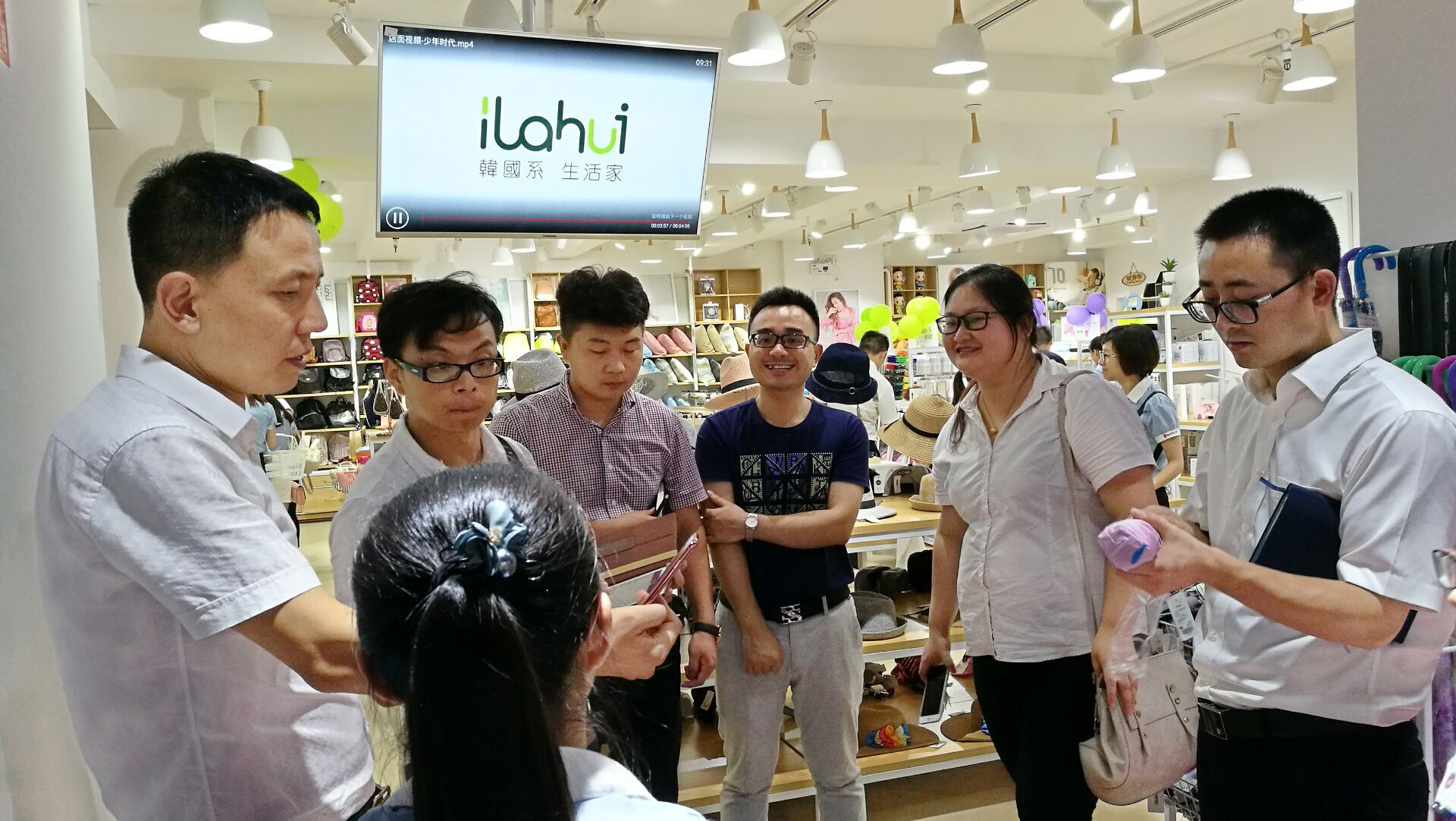 恋惠优品团队下店陈列考察