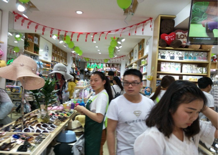 20170505094532051930.jpg 人流1.jpg