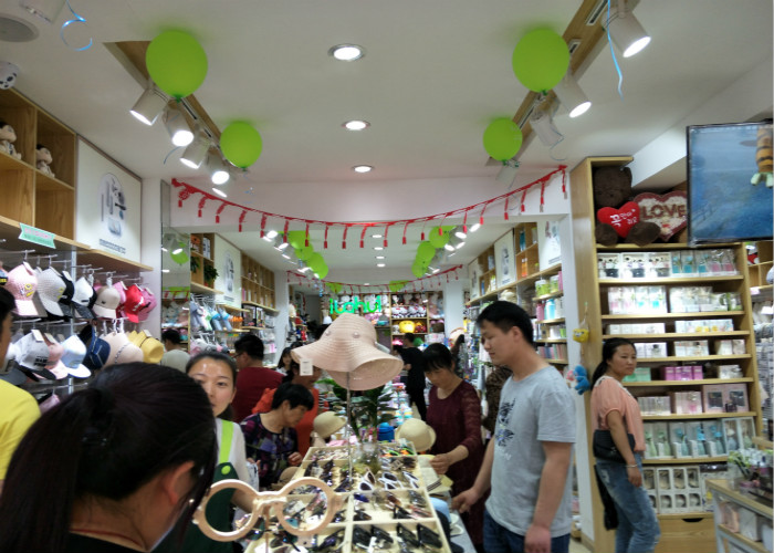 20170505094551006824.jpg 人流2.jpg