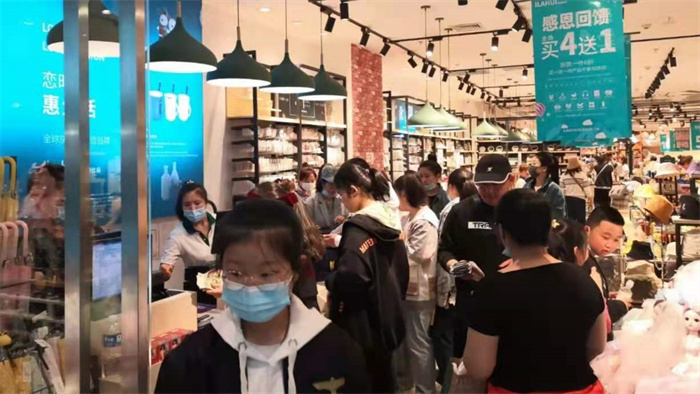 徐芹爆场1.jpg